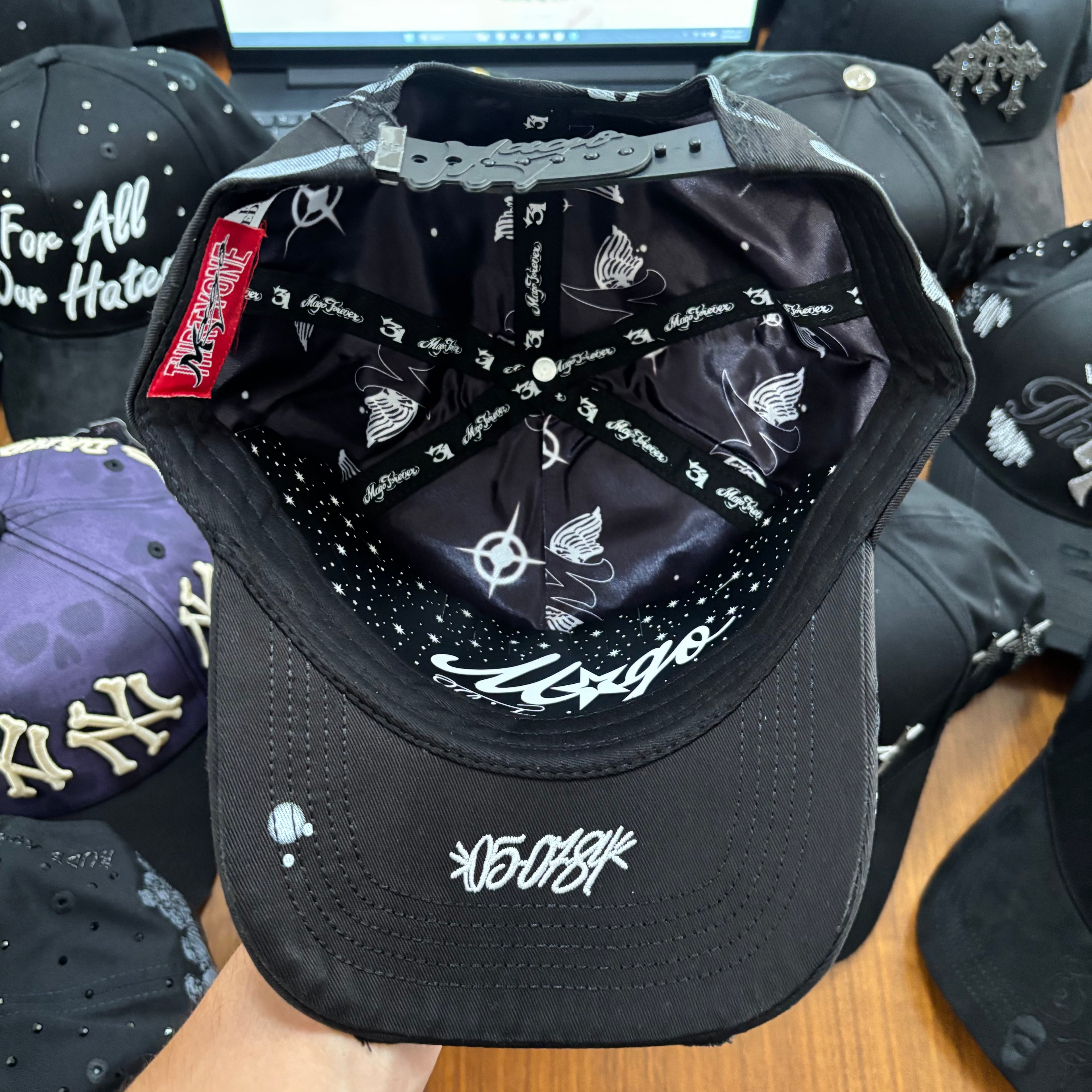 31 HATS "MAGO FOREVER"