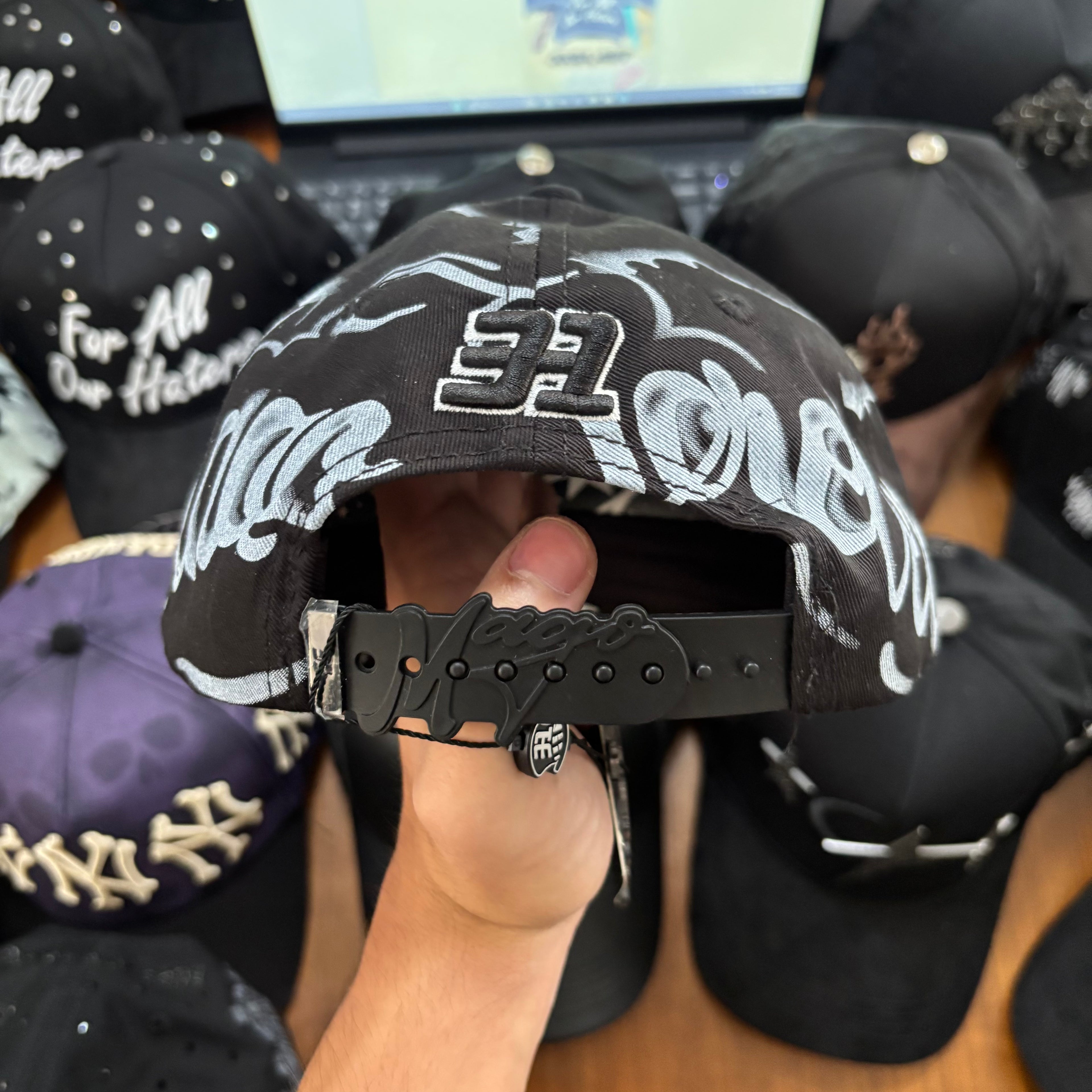 31 HATS "MAGO FOREVER"